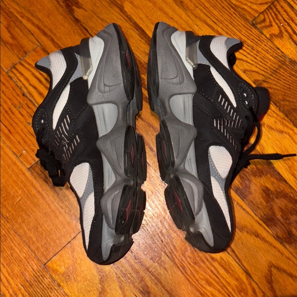 New Balance 9060 Sneakers - Picture 3 of 9